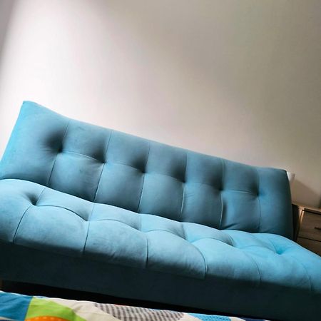 אולדברי Spacious Double Bedroom With Private Toilet And Shared Kitchen With On Premesis Parking מראה חיצוני תמונה