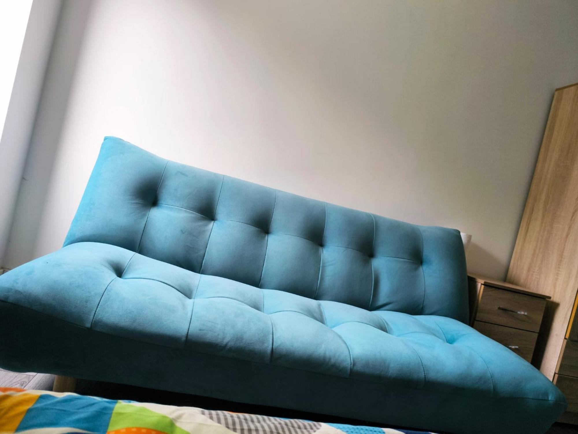 אולדברי Spacious Double Bedroom With Private Toilet And Shared Kitchen With On Premesis Parking מראה חיצוני תמונה