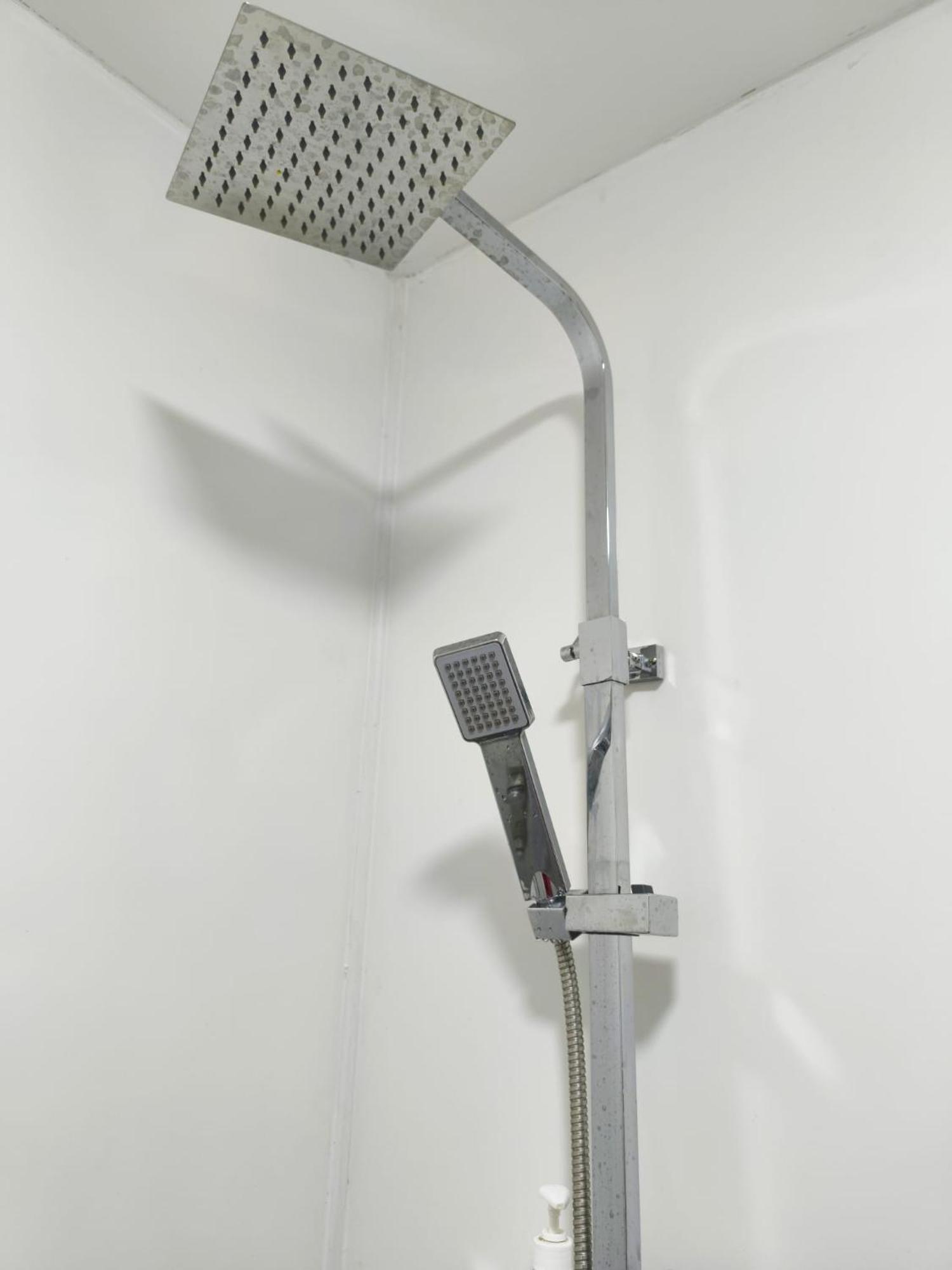 אולדברי Spacious Double Bedroom With Private Toilet And Shared Kitchen With On Premesis Parking מראה חיצוני תמונה